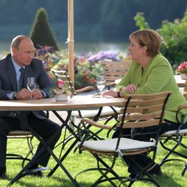 Putin und Merkel in Meseberg